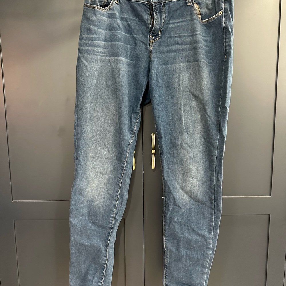 Old Navy Women's Skinny Jeans in Light Blue